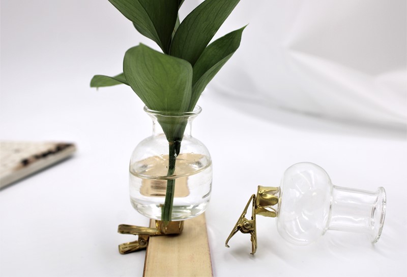 1.5x2.5" Small Glass Vase Clips, 2 Assorted HD6420A