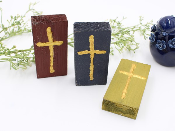 2x4" Wood Block with Handpainted Cross, 3 Assorted HD6095A